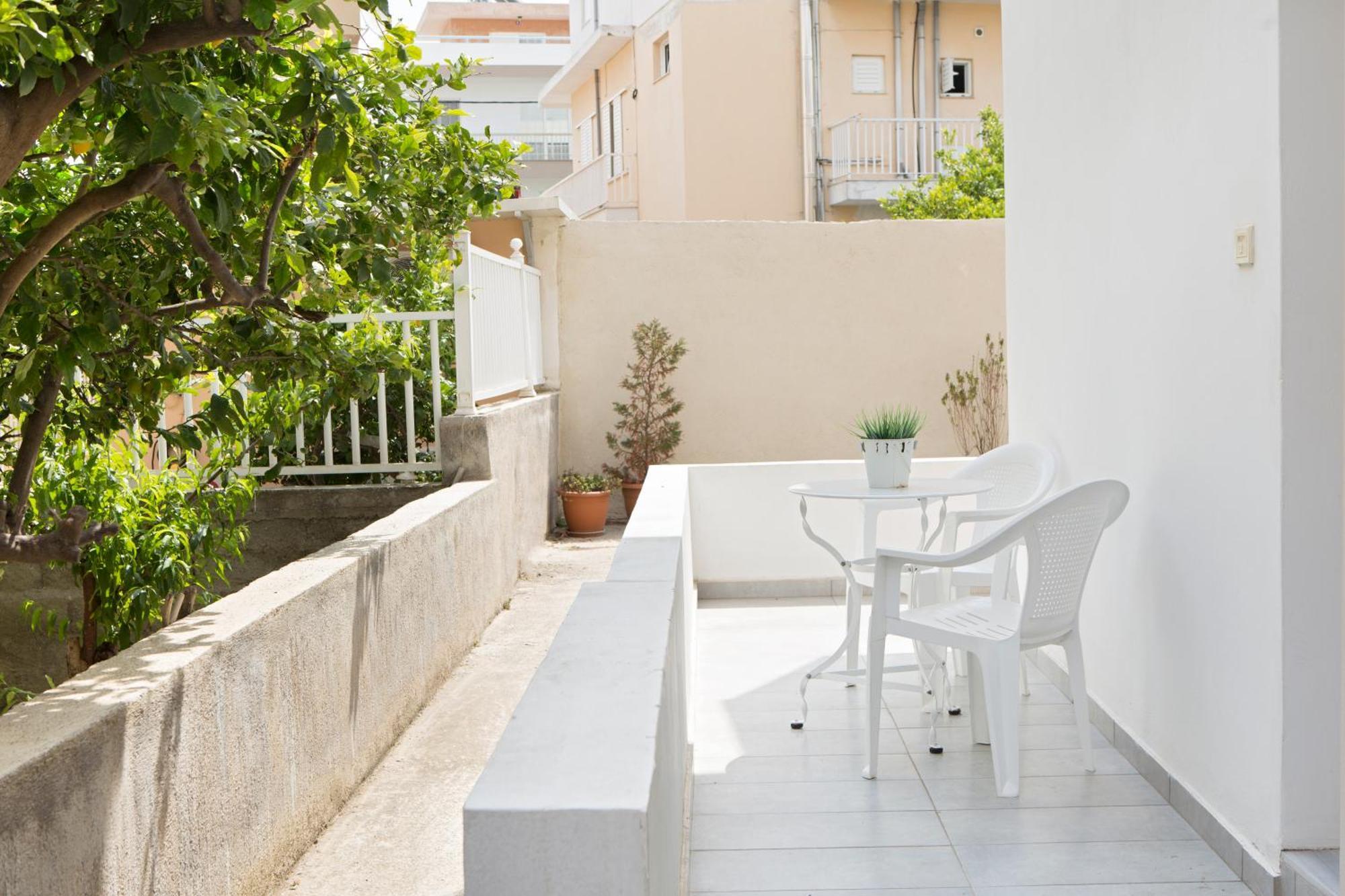 Kostas 2 Apartment Екстериор снимка
